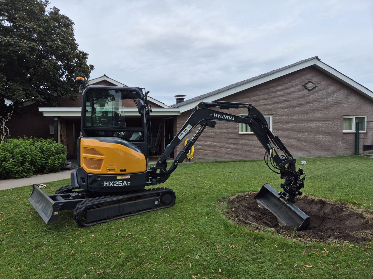 Hyundai HX25 met afneembaar draaikantelstuk NIEUW