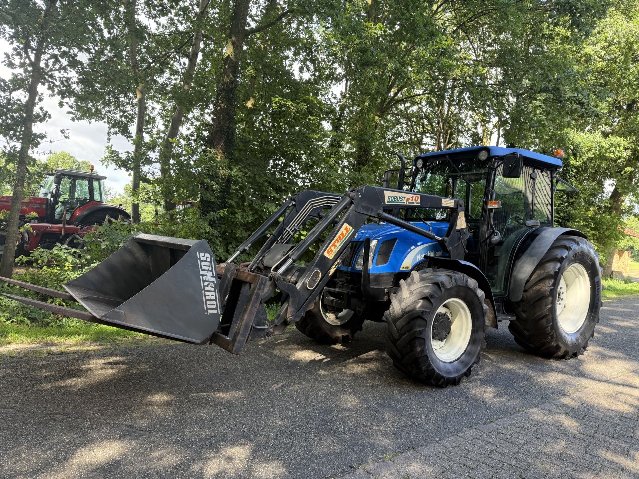 New Holland TN85DA met Frontlader