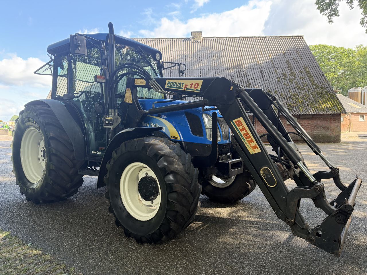 New Holland TN85DA met Frontlader