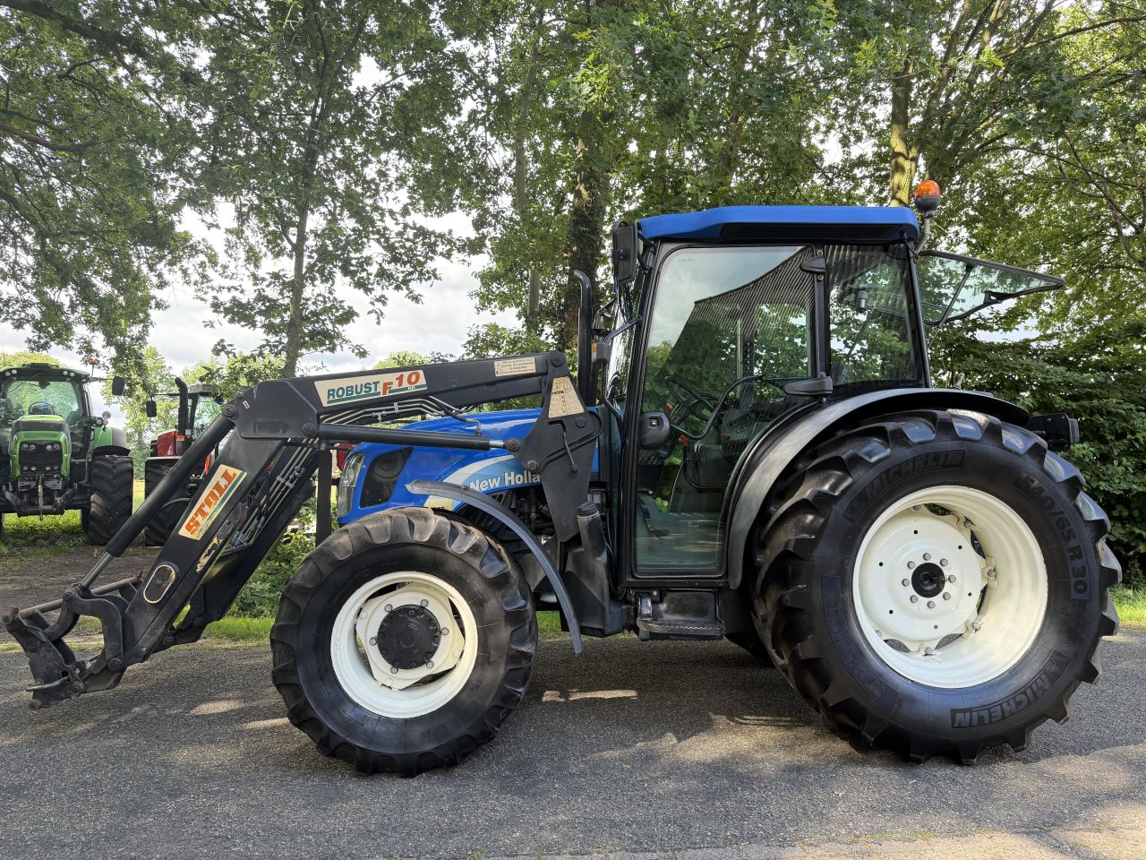 New Holland TN85DA met Frontlader