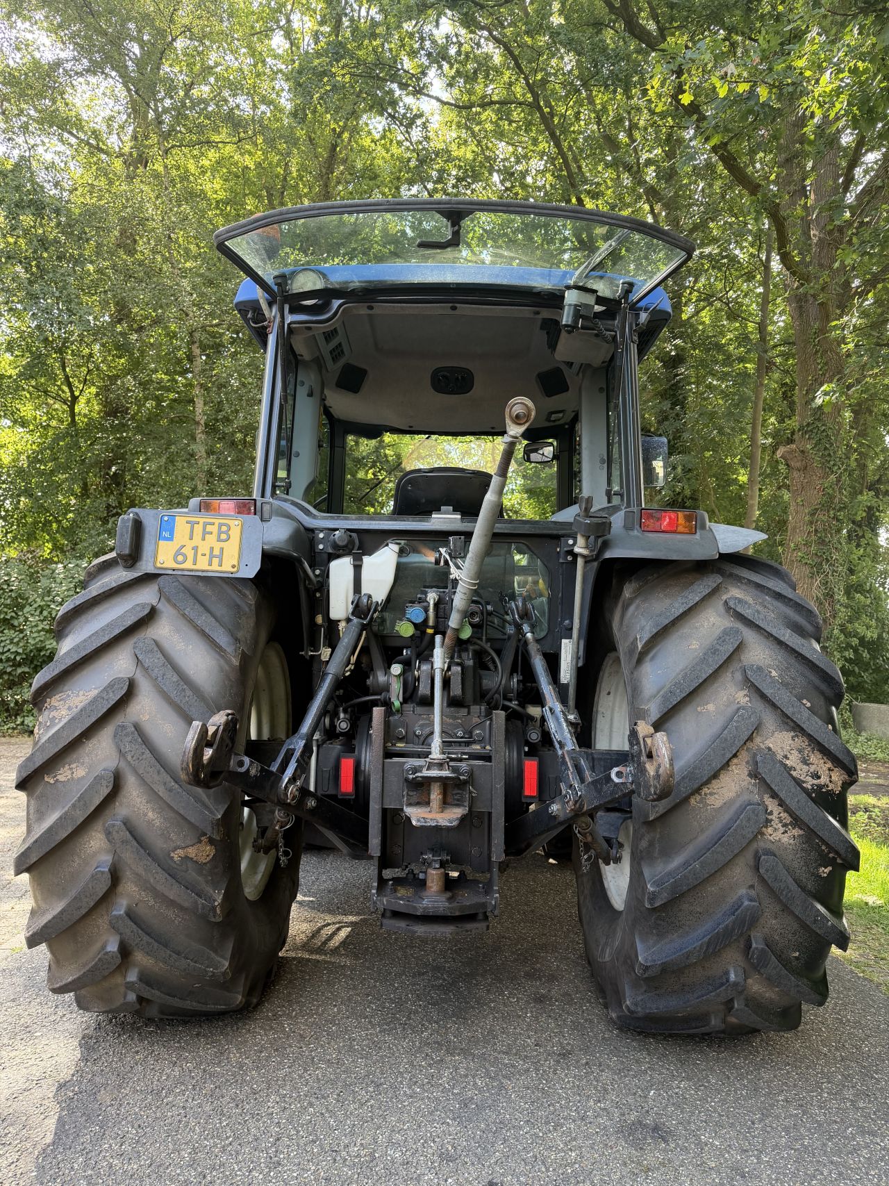 New Holland TN85DA met Frontlader