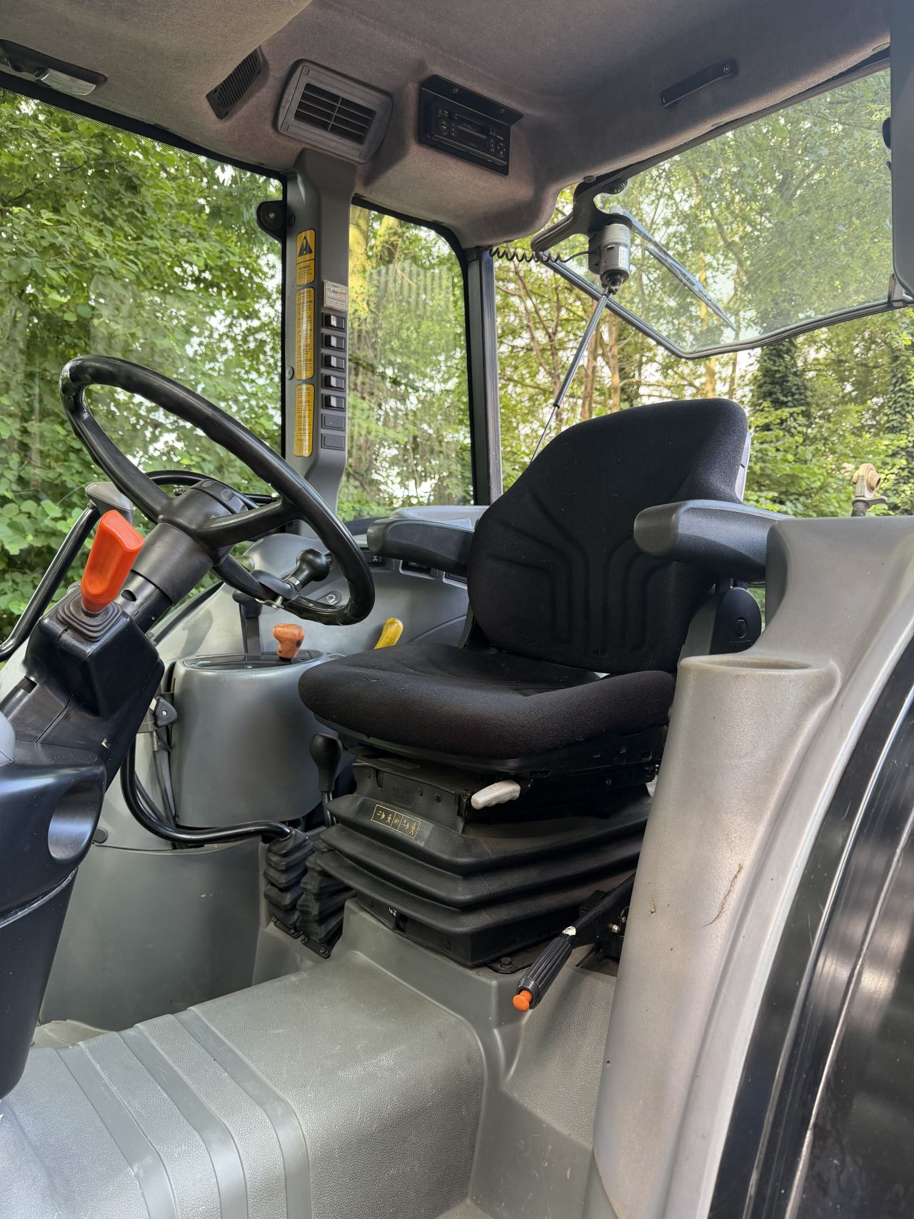 New Holland TN85DA met Frontlader
