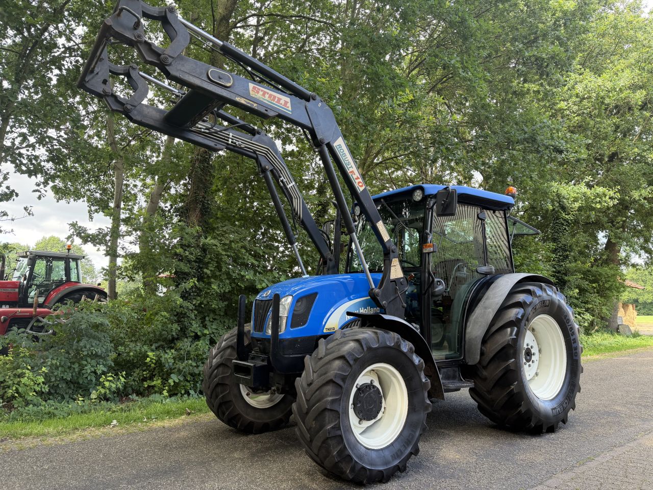 New Holland TN85DA met Frontlader