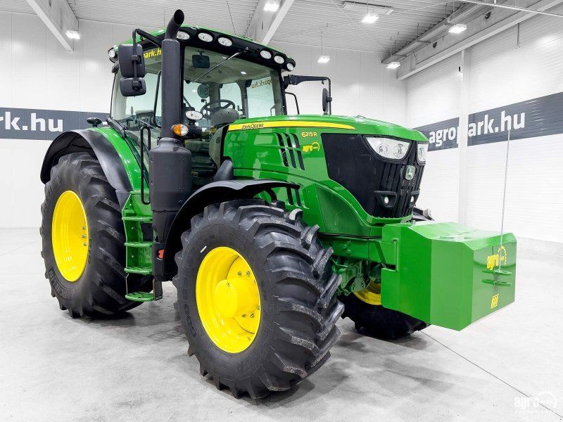 John Deere 6215R