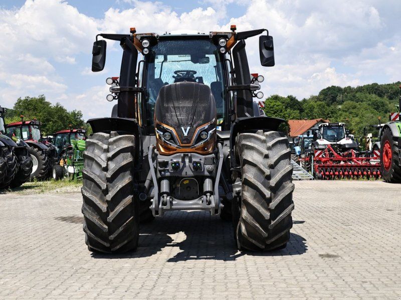 Valtra Q305