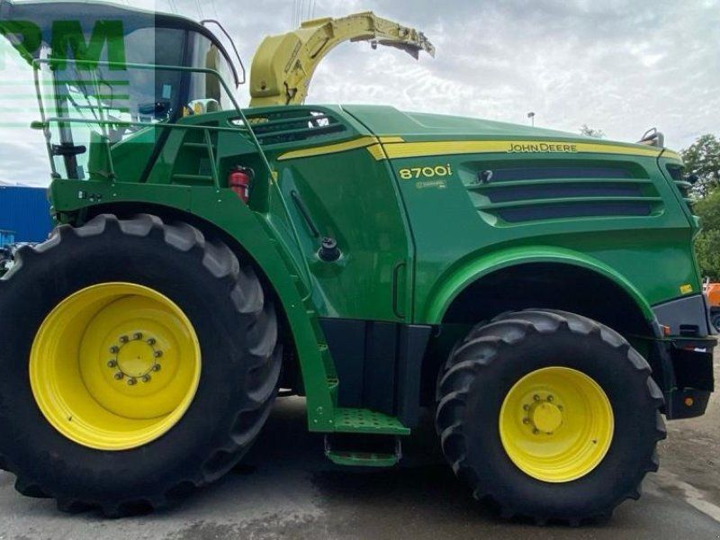 John Deere 8700