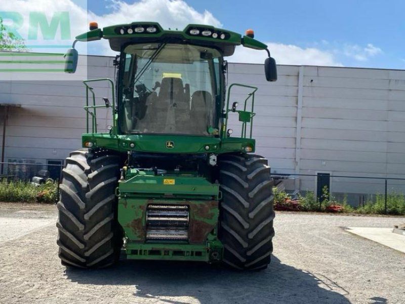 John Deere 8300