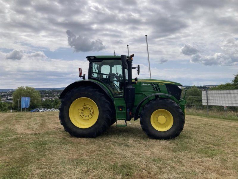John Deere 6215R