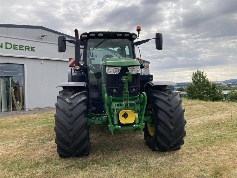 John Deere 6215R