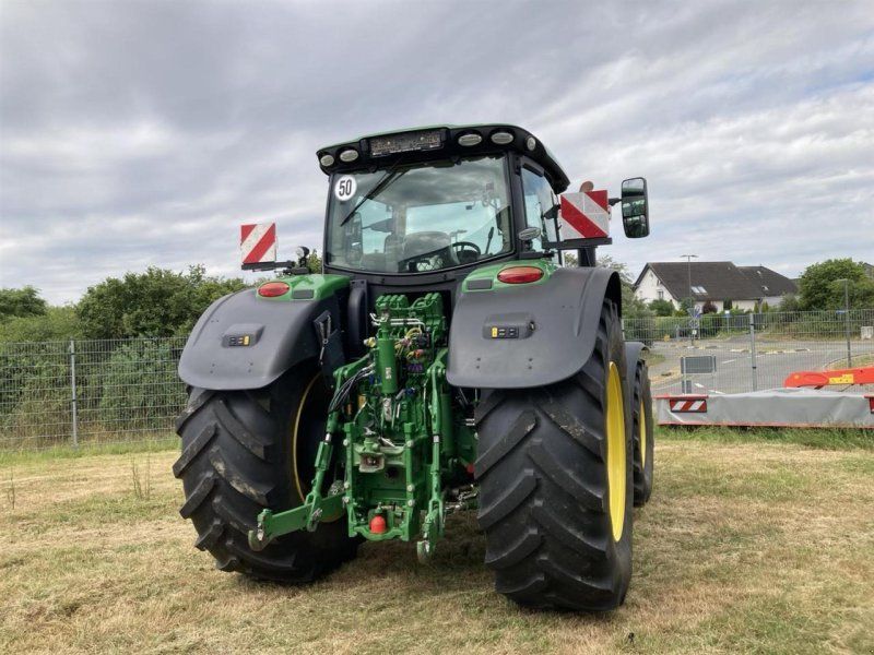 John Deere 6215R