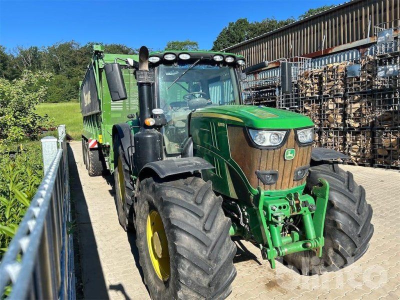 John Deere 6215R