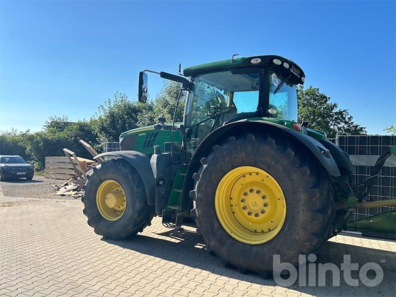 John Deere 6215R