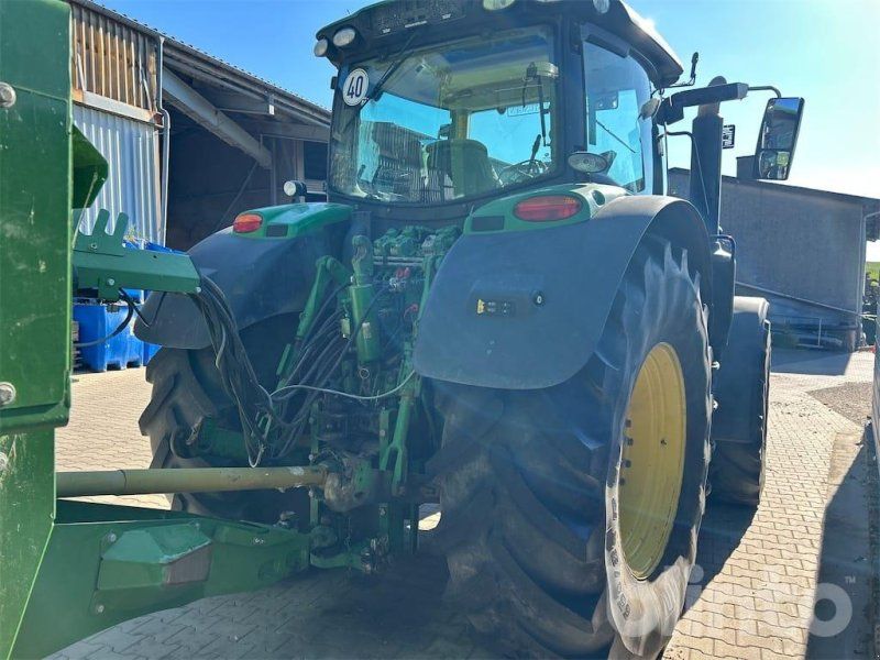 John Deere 6215R