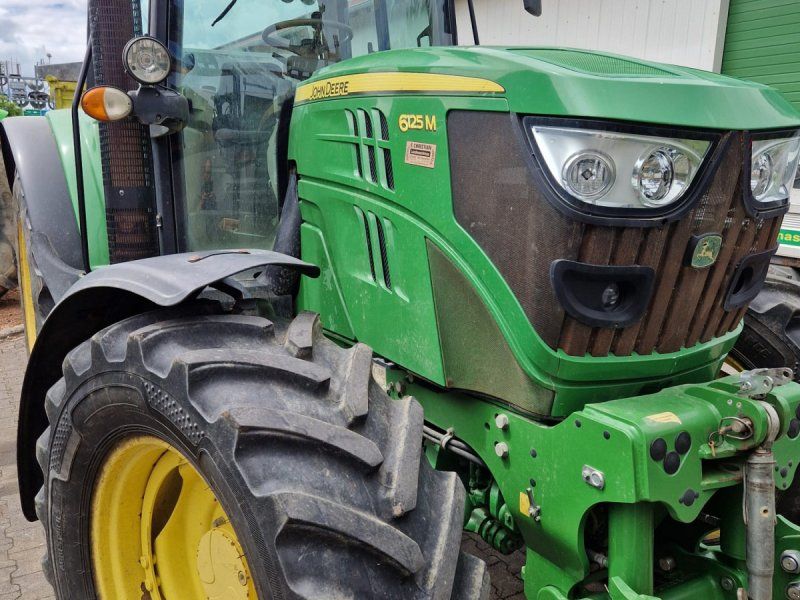 John Deere 6125M