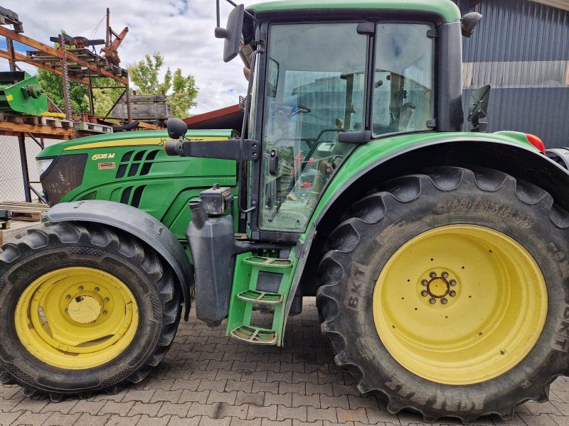 John Deere 6125M