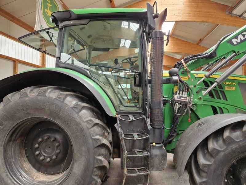 John Deere 6210R