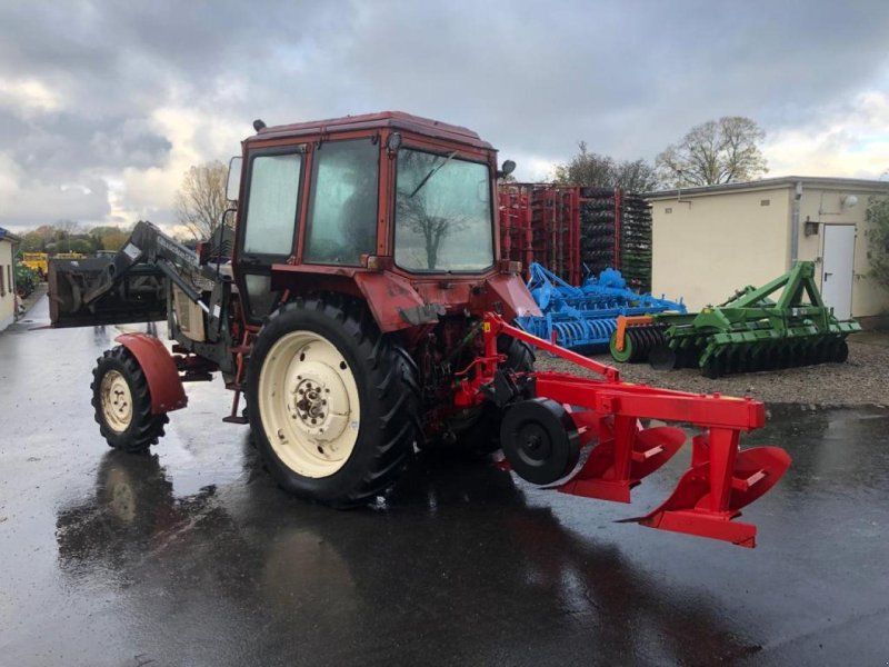Belarus MTS 82 FL + 3 Schar Beetpflug