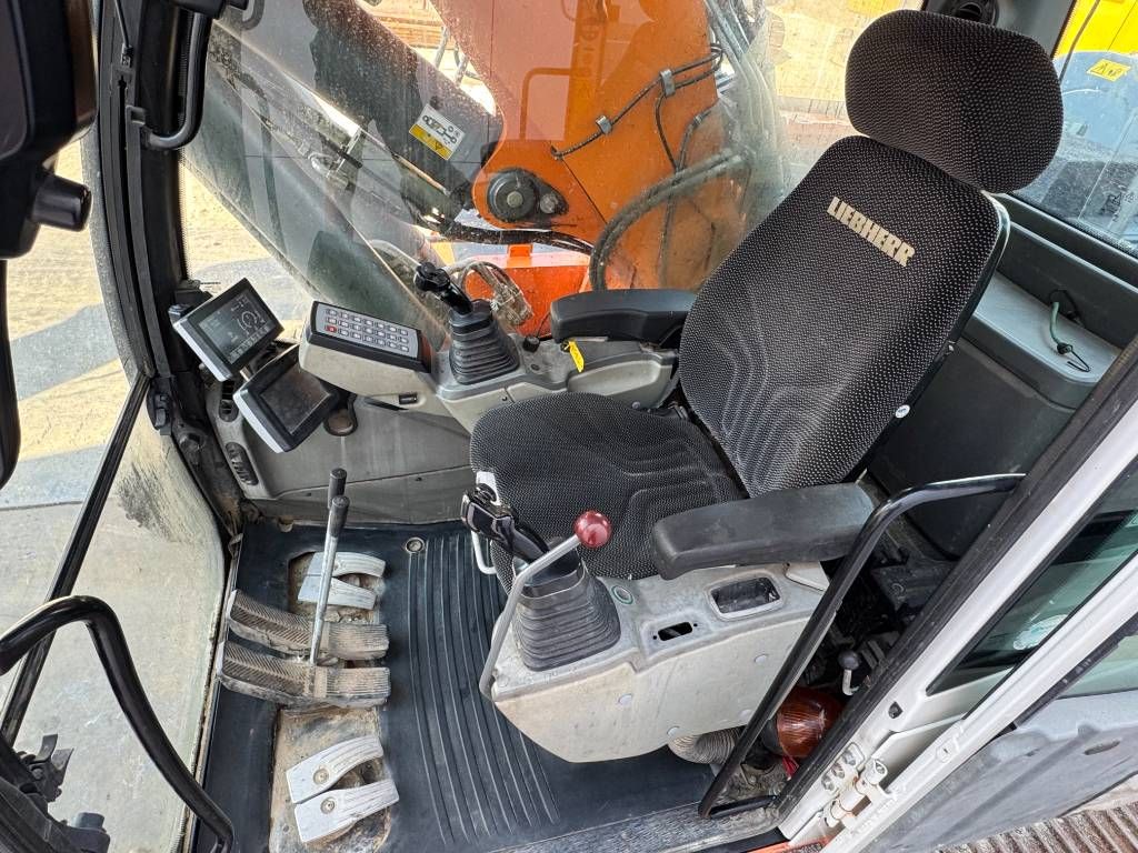 Liebherr R924LC - Triple Boom / Tilting Bucket