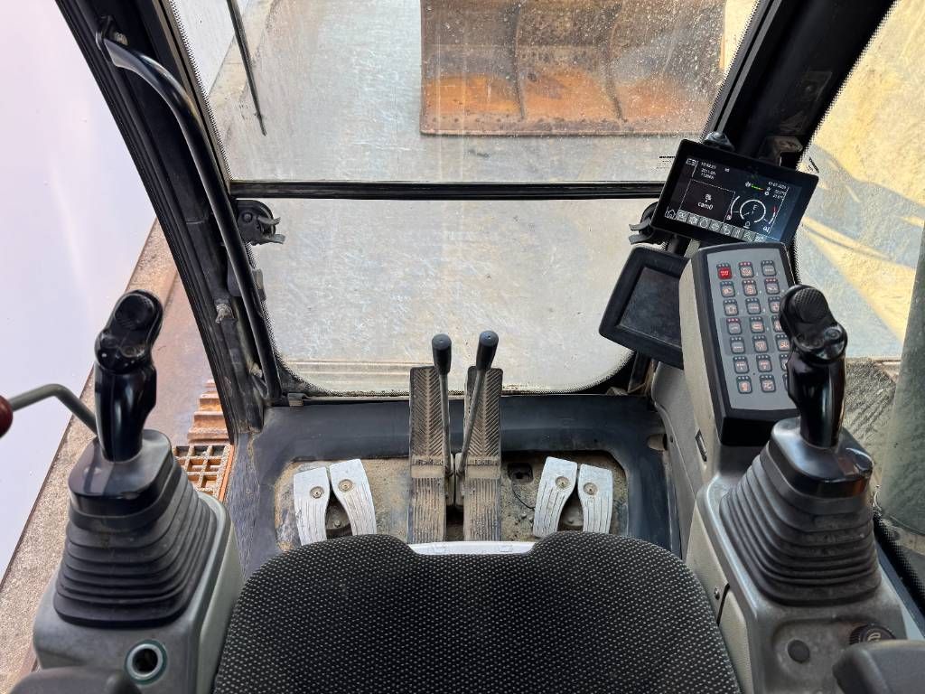 Liebherr R924LC - Triple Boom / Tilting Bucket