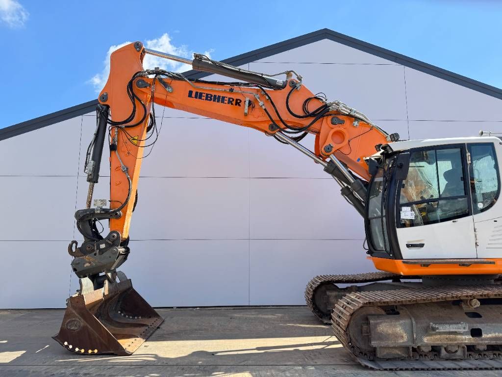 Liebherr R924LC - Triple Boom / Tilting Bucket