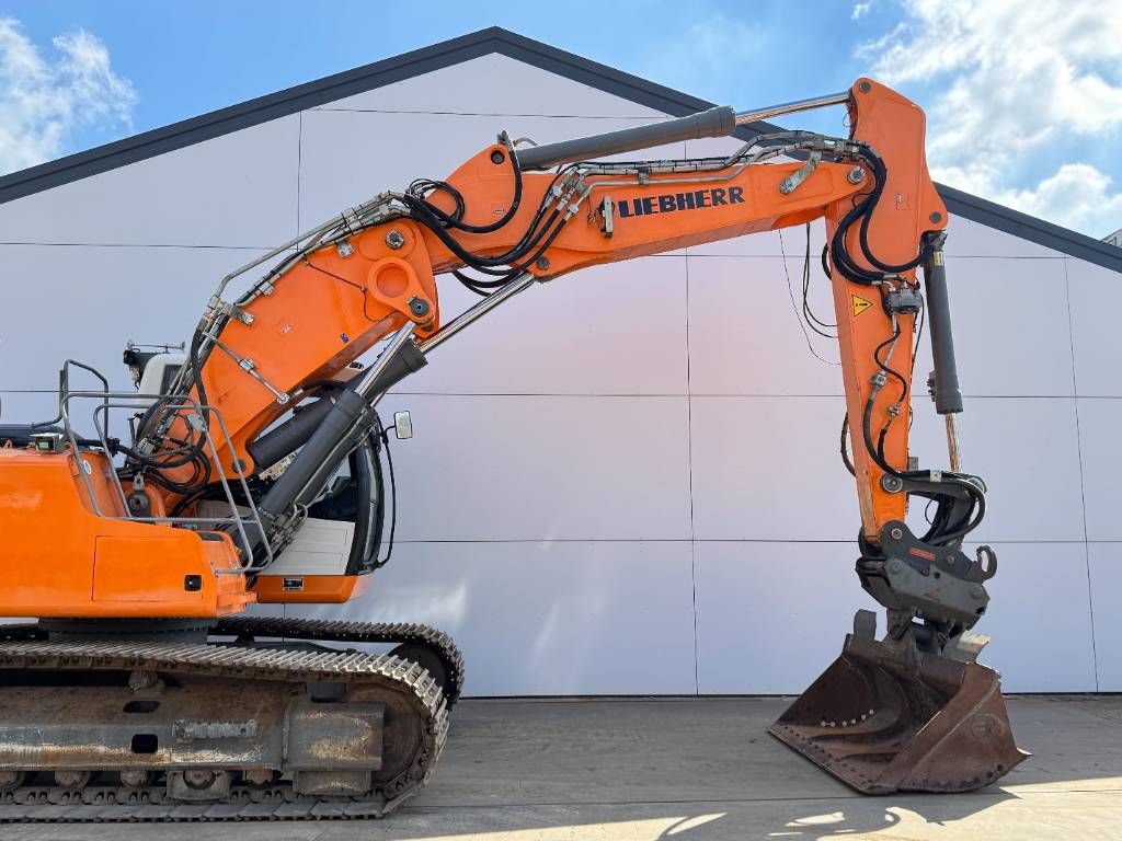 Liebherr R924LC - Triple Boom / Tilting Bucket