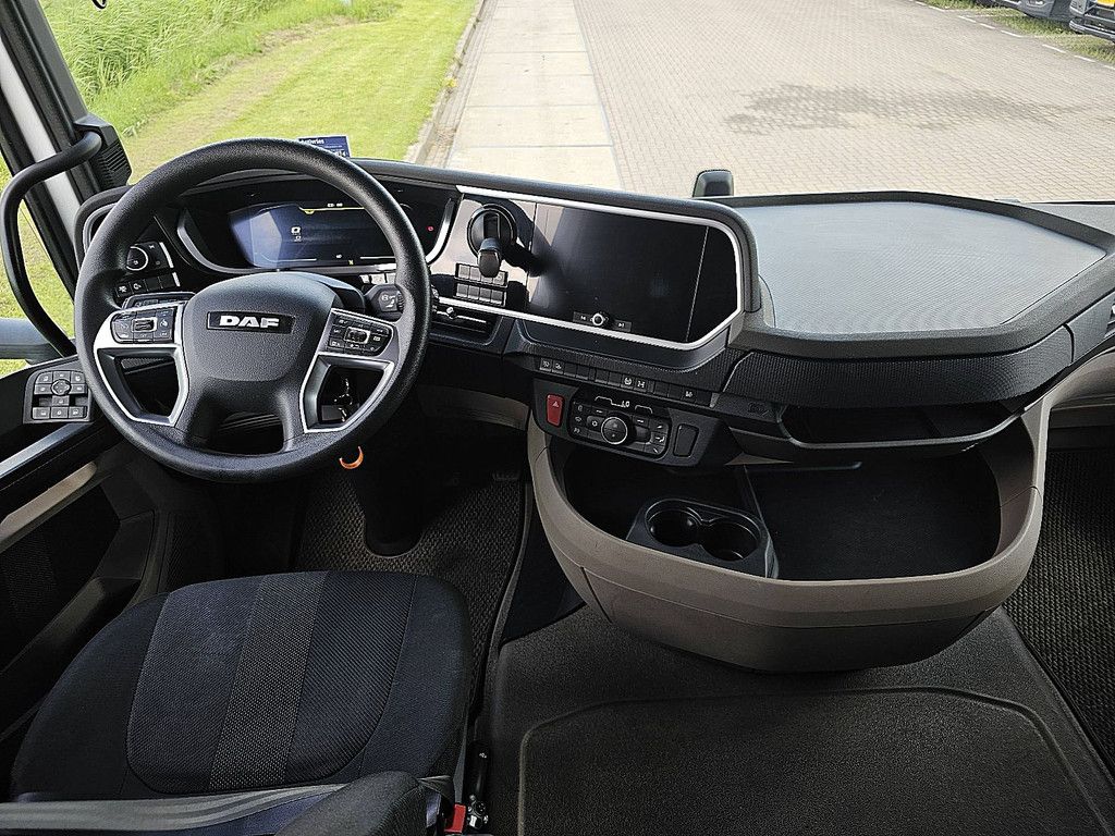 DAF XG 480 spoilers, skylights