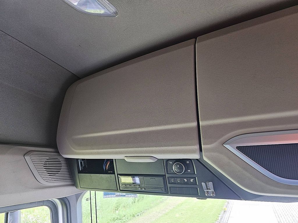DAF XG 480 spoilers, skylights