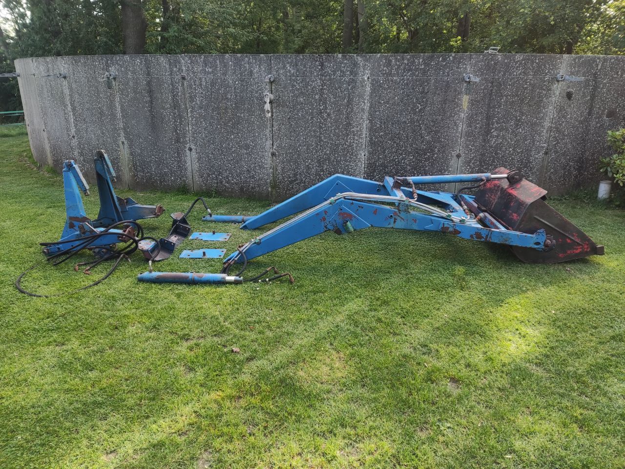 LAMEGO voorlader (bakbreedte 100 cm. hydraulisch, Ford 5610)