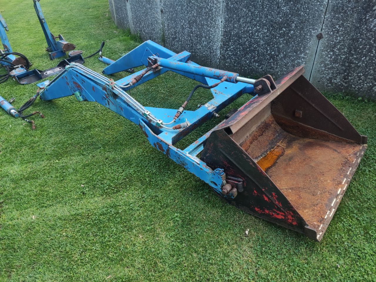 LAMEGO voorlader (bakbreedte 100 cm. hydraulisch, Ford 5610)