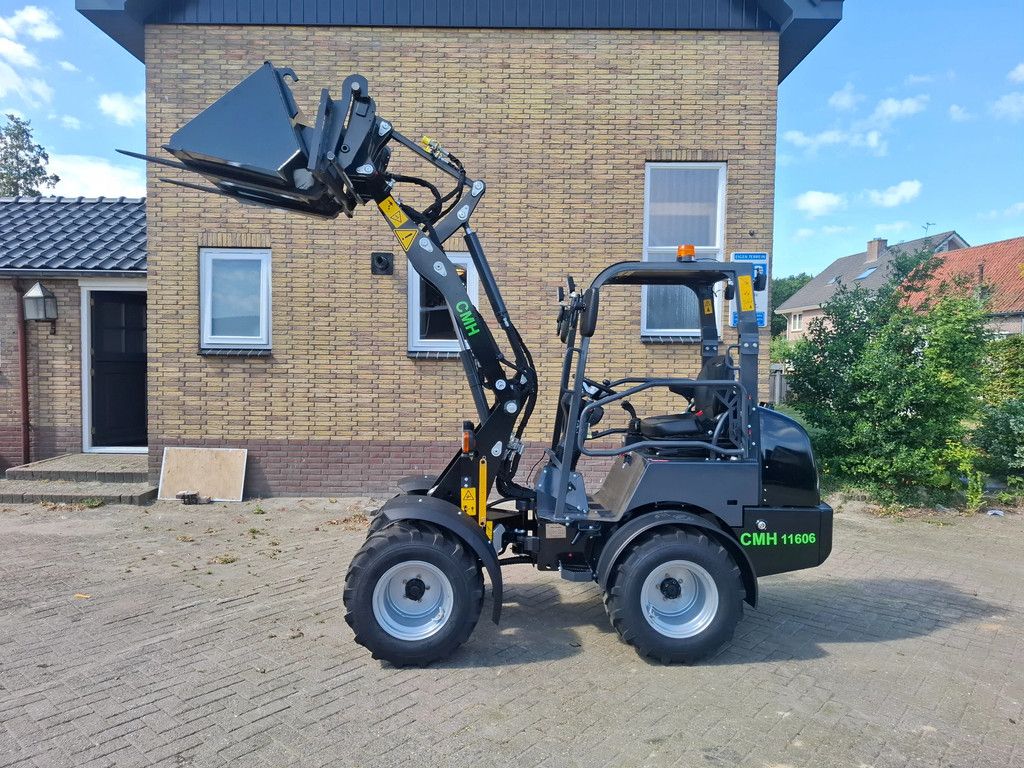CMH 11 606 Mini loader shovel 2.2 tons kubota engine