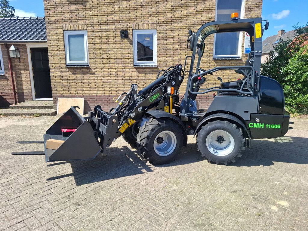 CMH 11 606 Mini loader shovel 2.2 tons kubota engine