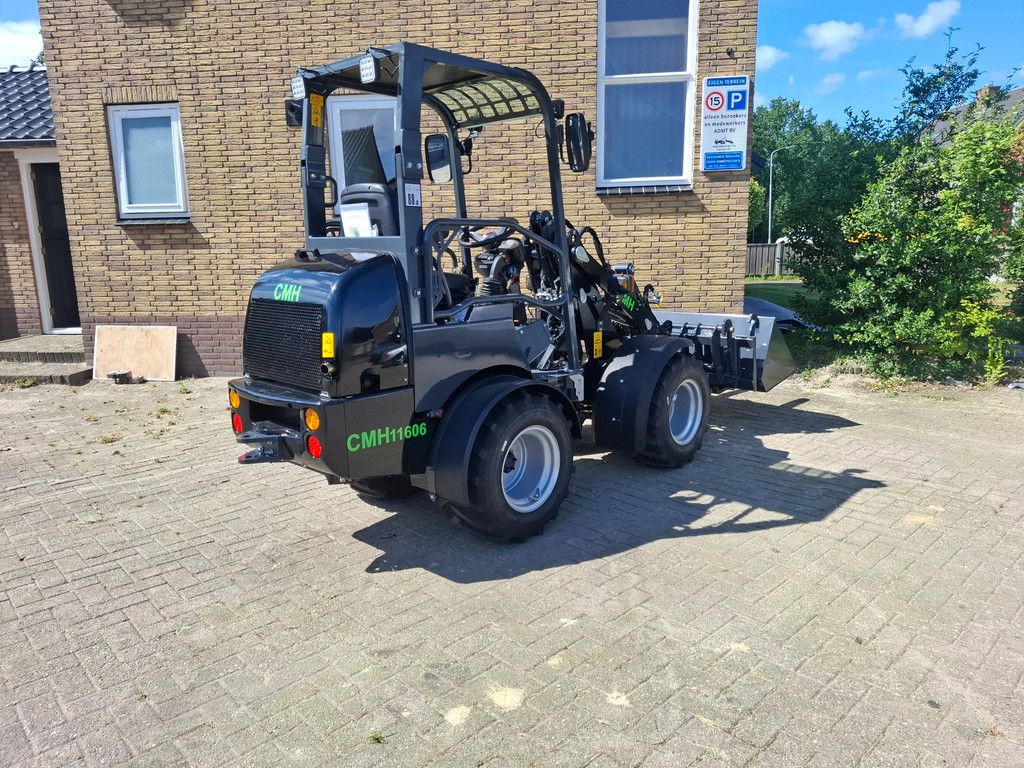 CMH 11 606 Mini loader shovel 2.2 tons kubota engine