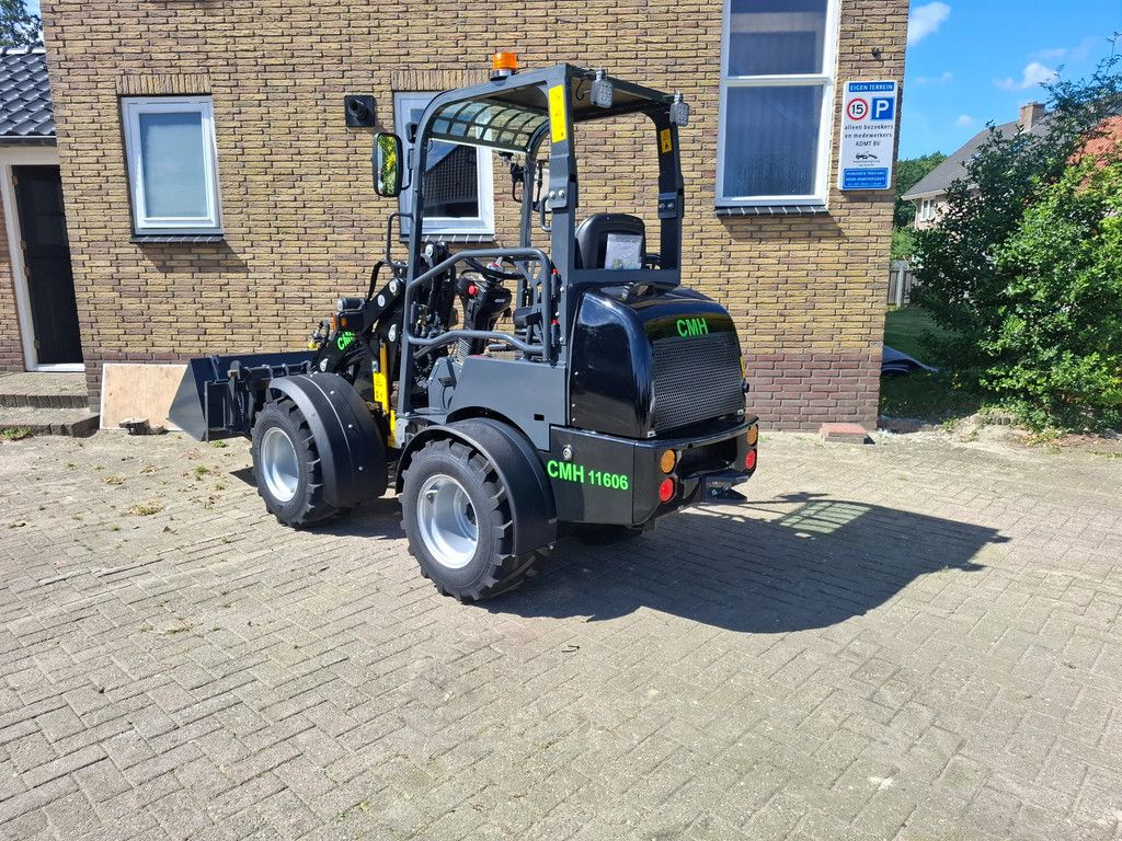 CMH 11 606 Mini loader shovel 2.2 tons kubota engine