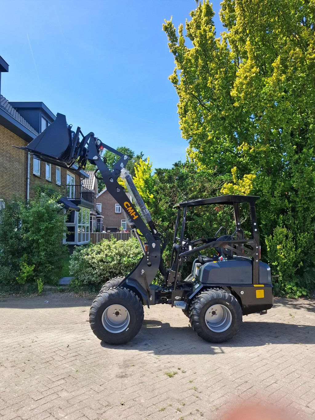 CMH 960 Mini loader 2tons ( Kubota 1105D )