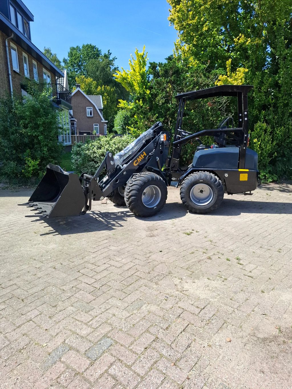 CMH 960 Mini loader 2tons ( Kubota 1105D )