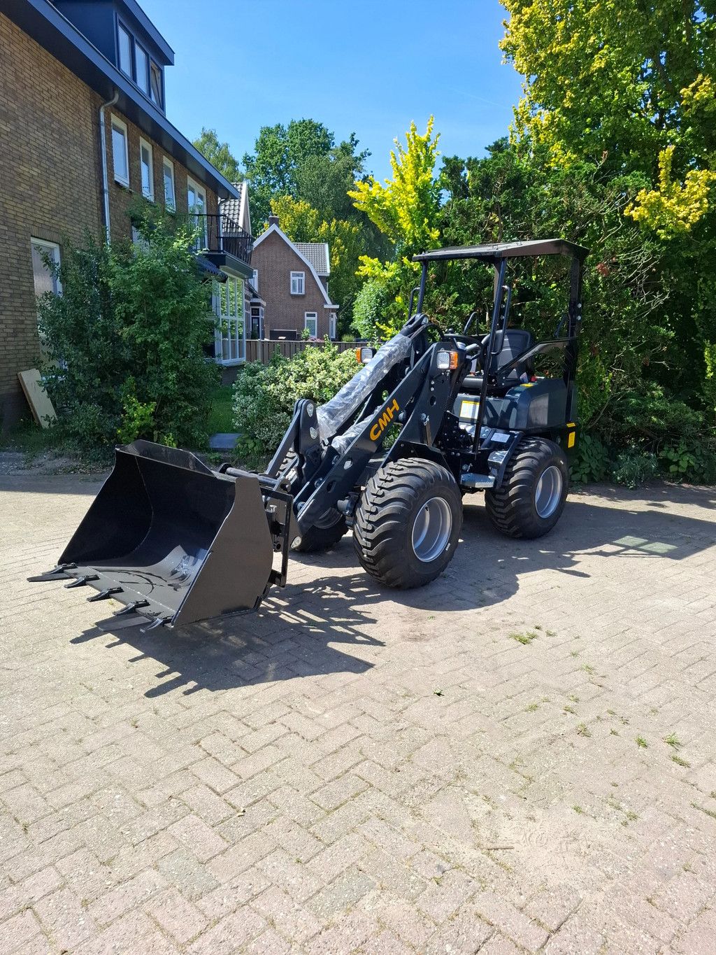 CMH 960 Mini loader 2tons ( Kubota 1105D )