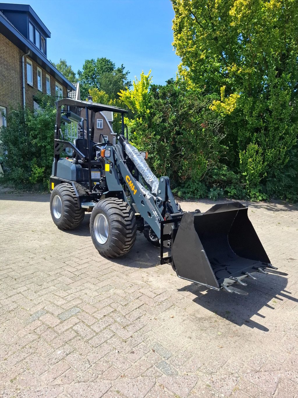 CMH 960 Mini loader 2tons ( Kubota 1105D )