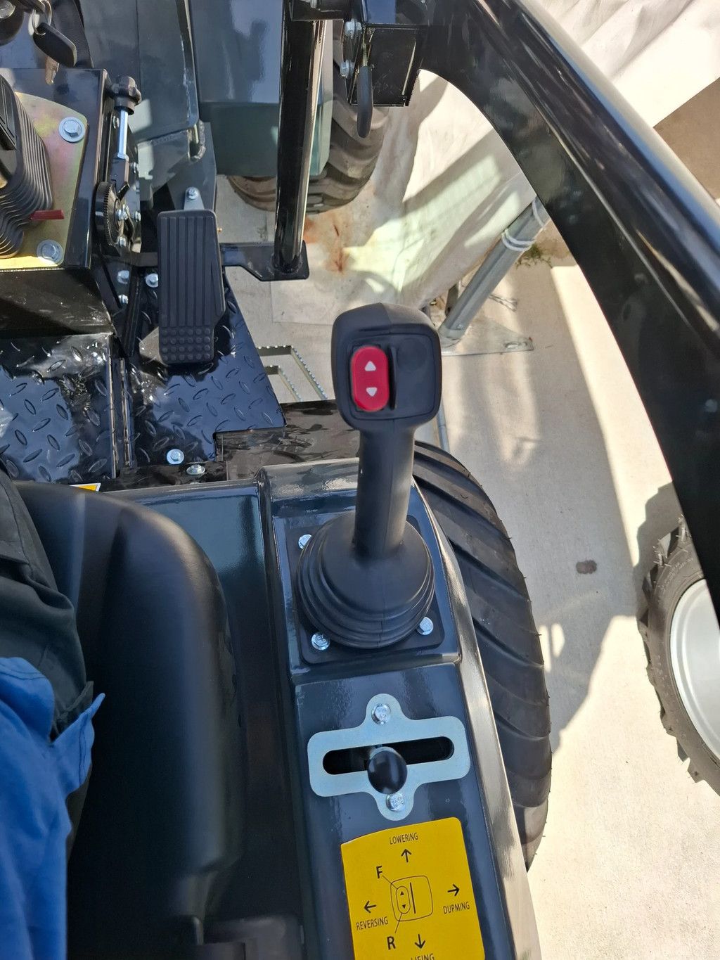 CMH 960 Mini loader 2tons ( Kubota 1105D )