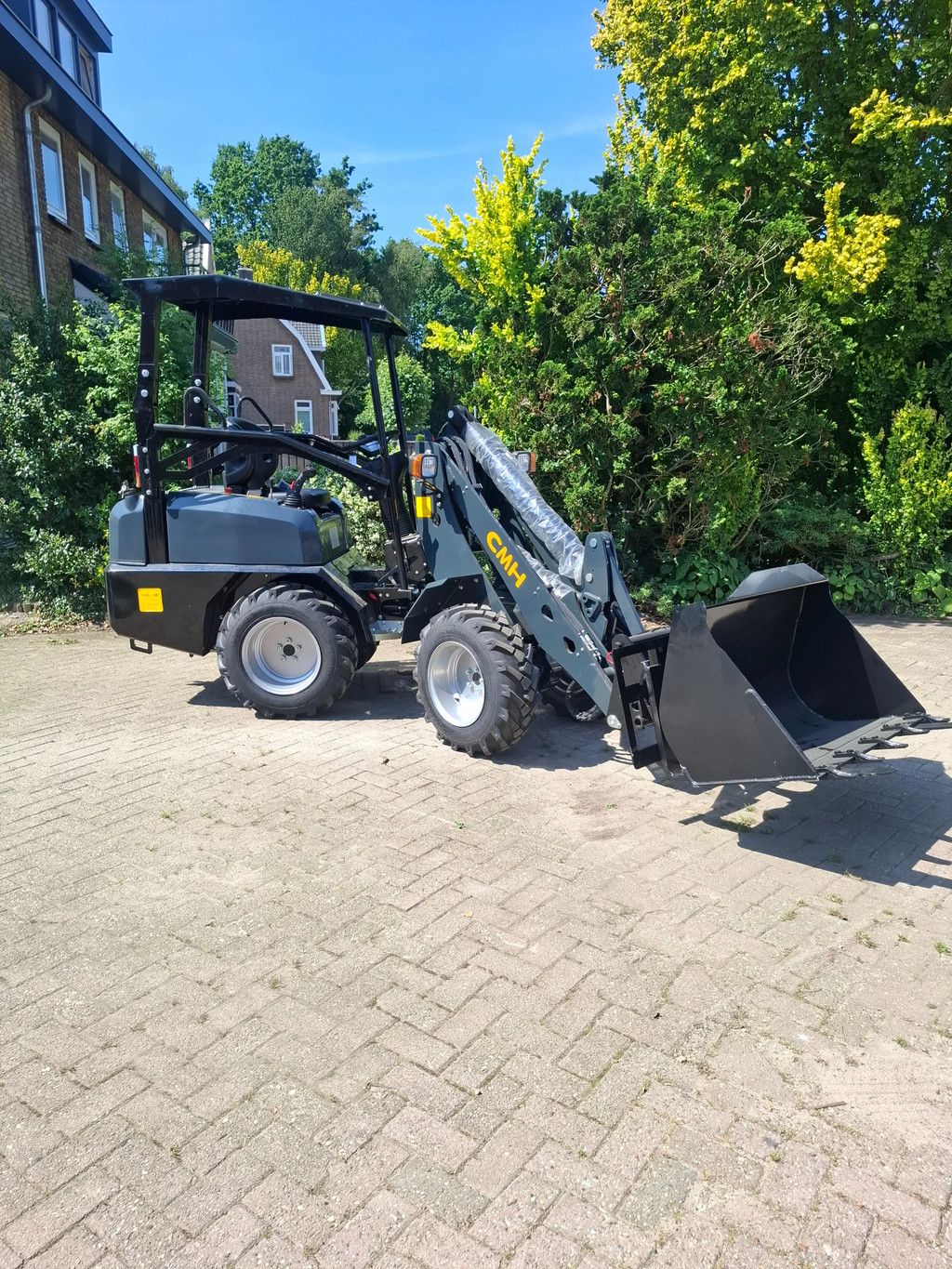 CMH 960 Mini loader 2tons ( Kubota 1105D )