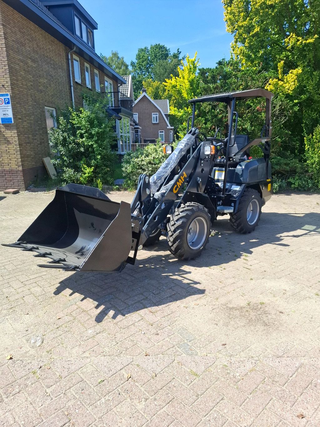 CMH 960 Mini loader 2tons ( Kubota 1105D )