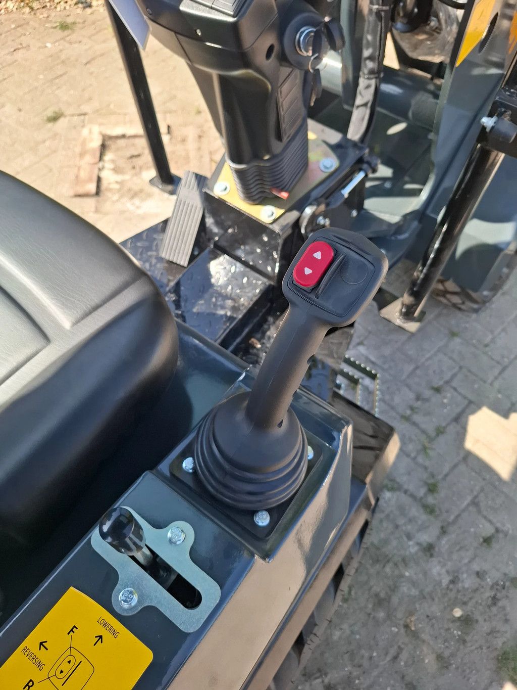 CMH 960 Mini loader 2tons ( Kubota 1105D )