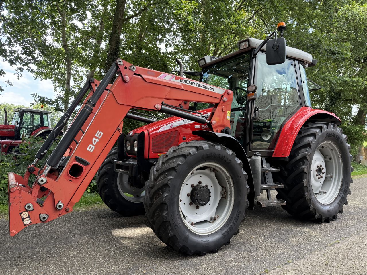 Massey Ferguson 5455 Dyna 4
