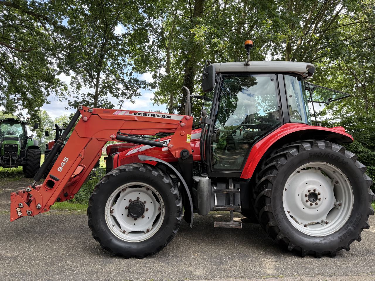 Massey Ferguson 5455 Dyna 4