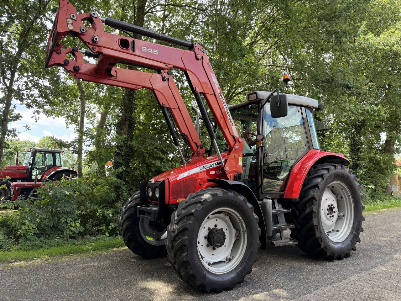 Massey Ferguson 5455 Dyna 4