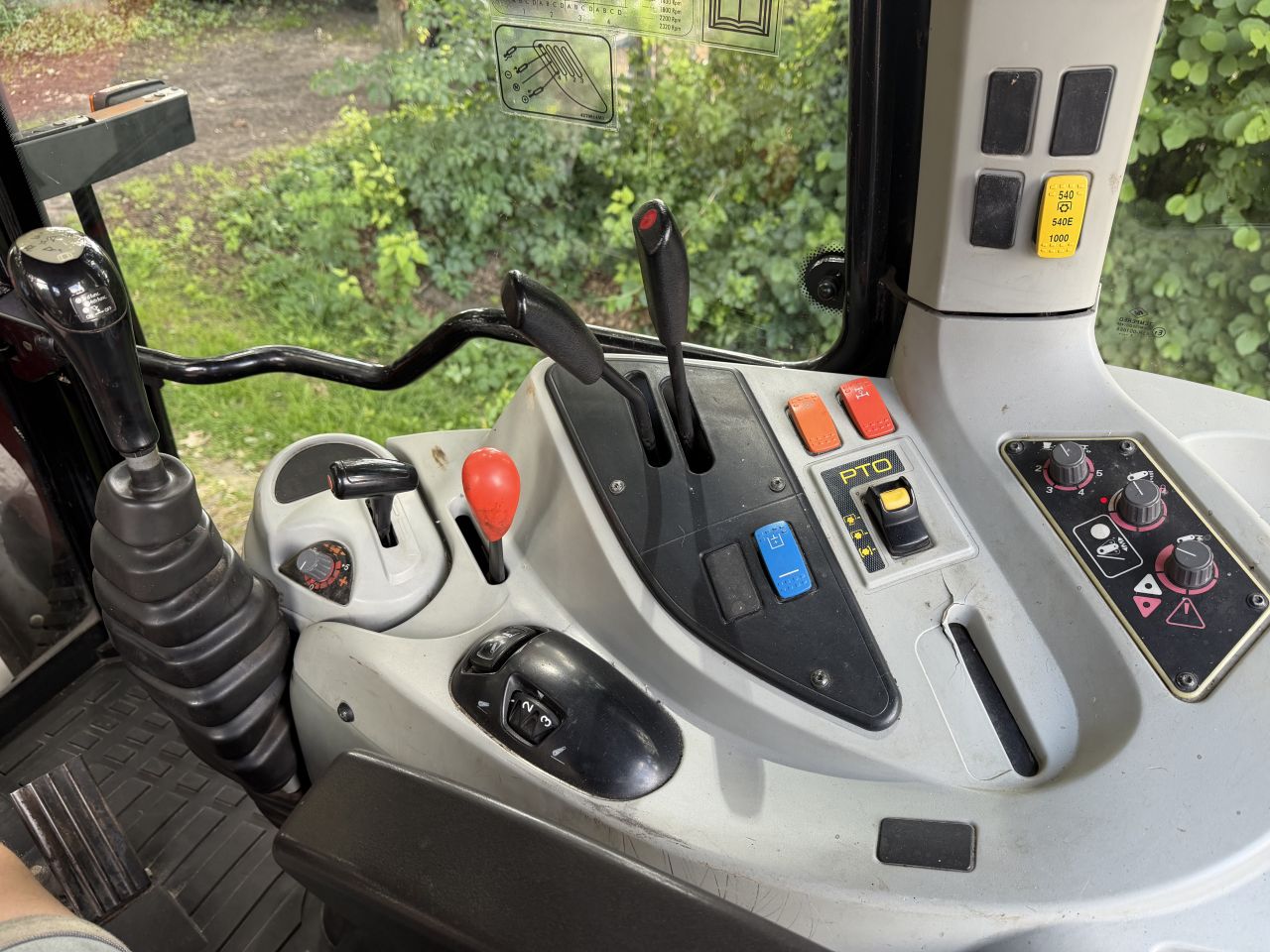 Massey Ferguson 5450 Dyna 4