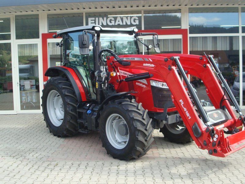 Massey Ferguson 5711 M