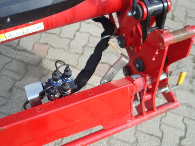 Massey Ferguson 5711 M