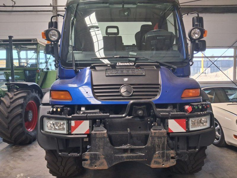 Mercedes-Benz U400