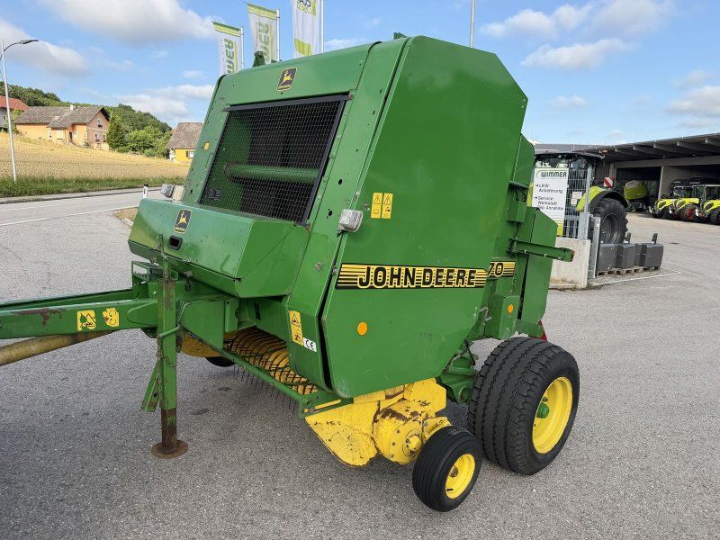 John Deere 570