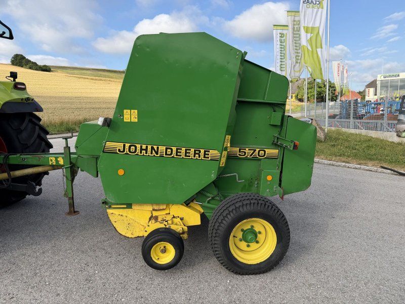 John Deere 570